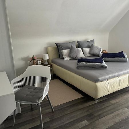 Privat Cozy Room In Mudau Esterno foto